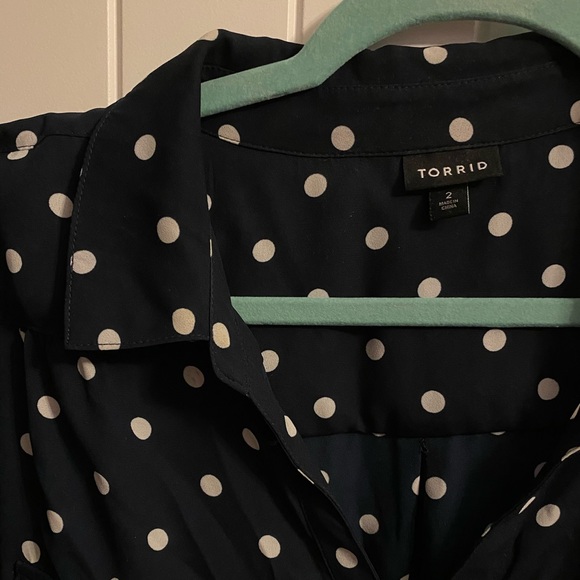 ❌SOLD❌ NAVY POLKA DOT GEORGETTE BLOUSE - Picture 5 of 6